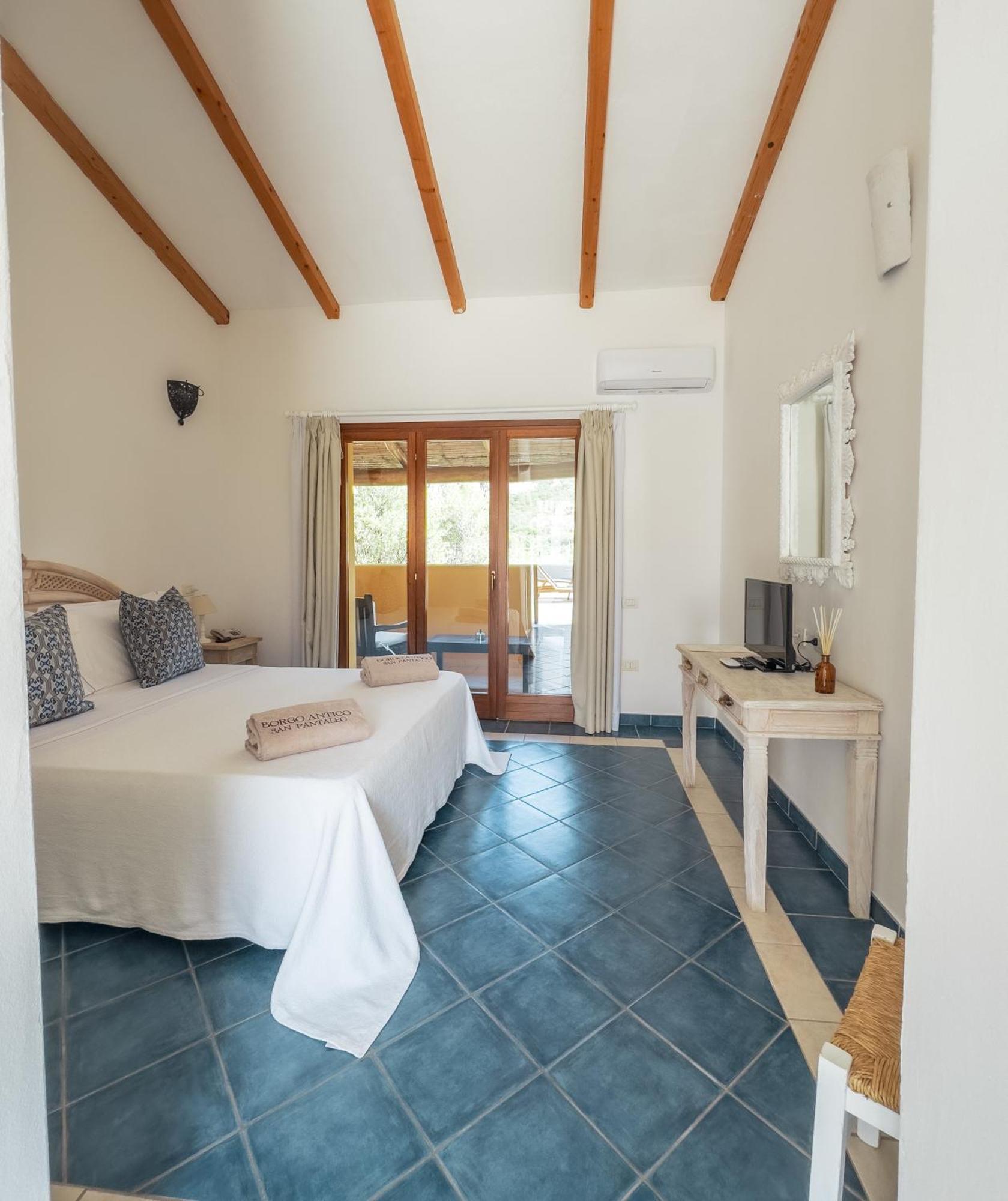 La Suera San Pantaleo Hotell Eksteriør bilde