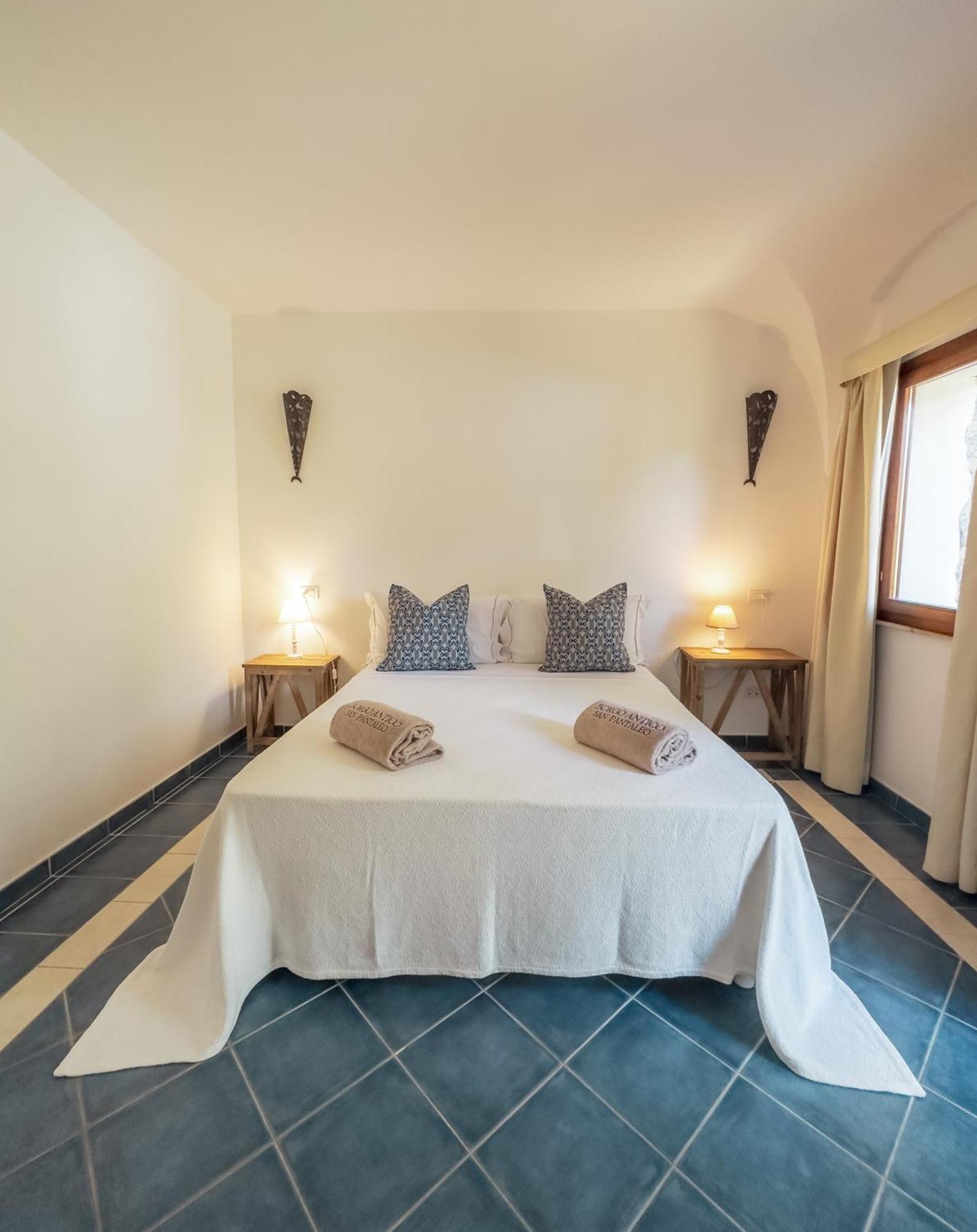La Suera San Pantaleo Hotell Eksteriør bilde